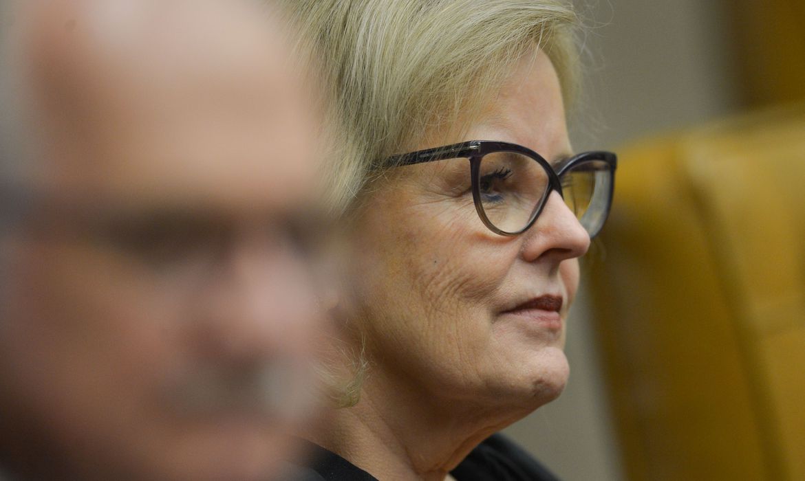A ministra Rosa Weber, durante sessão de julgamento sobre limite para compartilhamento de dados fiscais