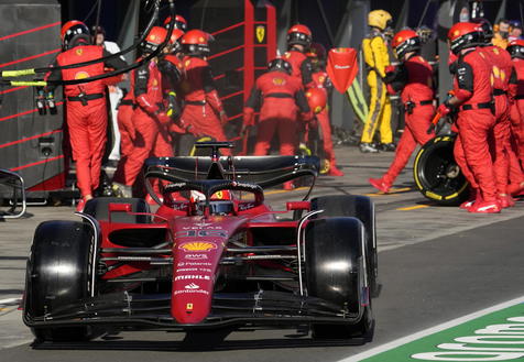 epa09881889 Monaco's Formula One driver Charles Leclerc of Scuderia Ferrari makes a pit stop during the Formula One Grand Prix of Australia at Albert Park Circuit in Melbourne, Australia, 10 April 2022.  EPA/SIMON BAKER / POOL