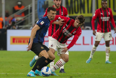 FC Inter's mildfielder Ivan Perisic in action against AC Milan's midfielder Brahim Diaz during the Italian Cup semi-final soccer match between FC Inter and Ac Milan at Giuseppe Meazza Stadium in Milan, Italy, 19 April 2022. ANSA / ROBERTO BREGANI