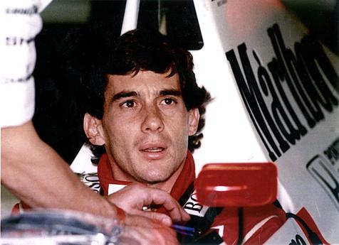 Ayrton Senna in una foto di archivio. Oggi il grande Ayrton Senna avrebbe compiuto 50 anni e tutto il Brasile lo ricorda con una serie di manifestazioni ed iniziative che andranno avanti per tutto il 2010. ANSA ARCHIVIO/CRI