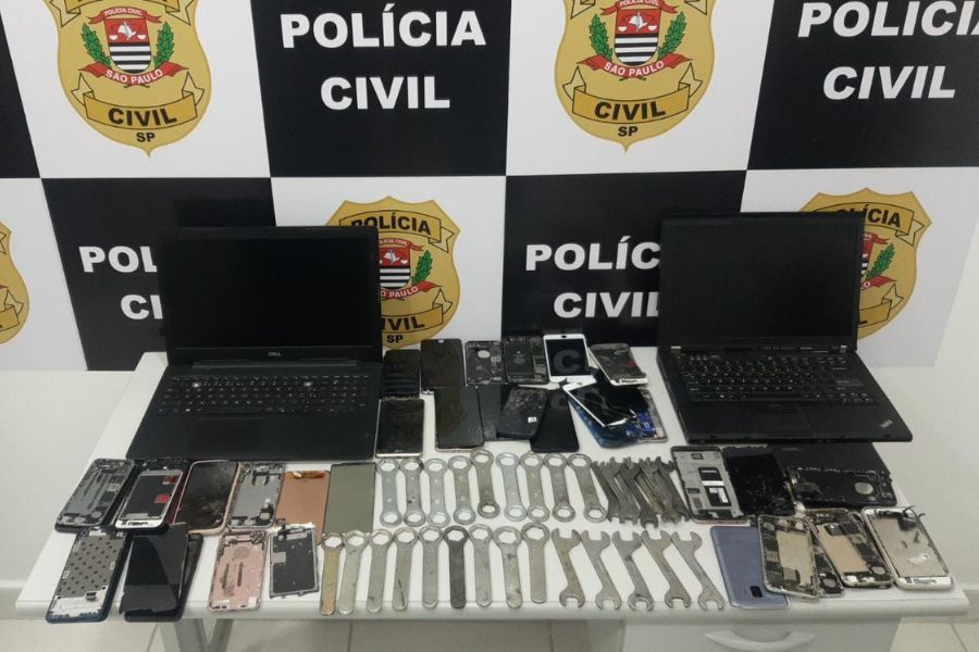 Motos e peças automotivas são apreendidas por receptação em residências de São Vicente