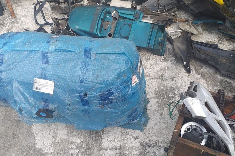 Motos e peças automotivas são apreendidas por receptação em residências de São Vicente