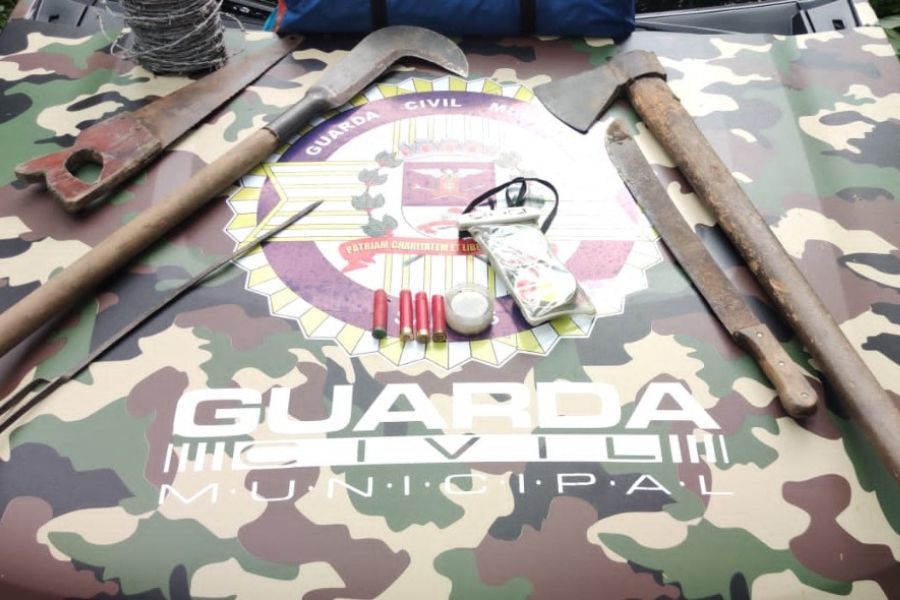 Esconderijo com material de caça ilegal é destruído em Santos