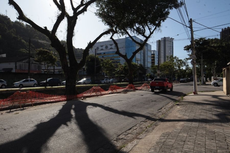 Reforma canal e calçada do canal 1 em Santos