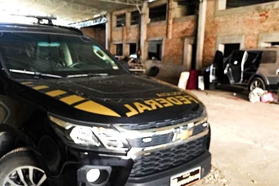 PF realiza operação contra o tráfico internacional de drogas em Santos