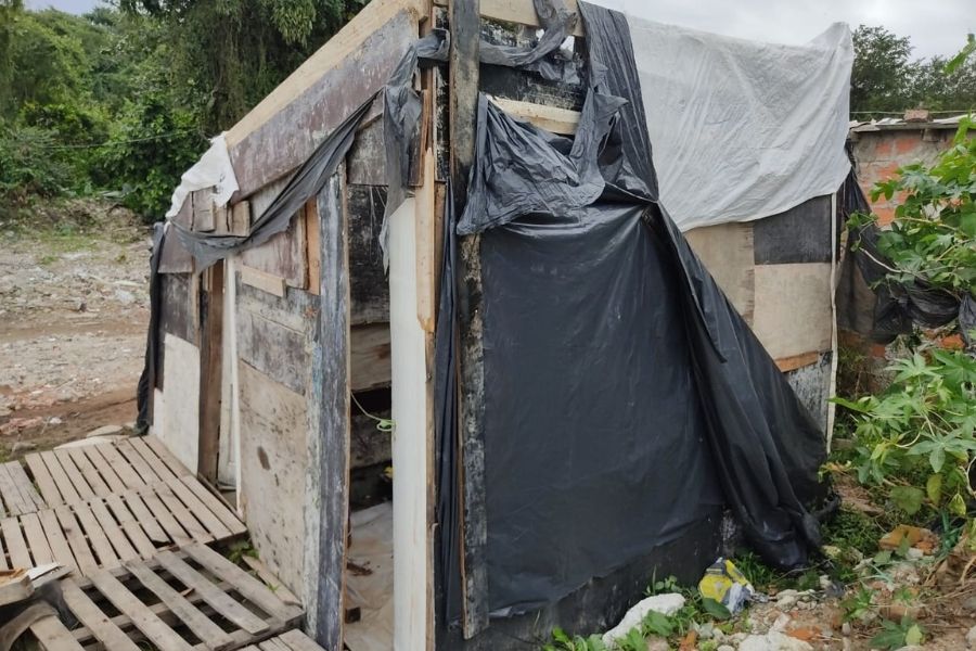 Operação policial combate invasões e construções irregulares em Santos