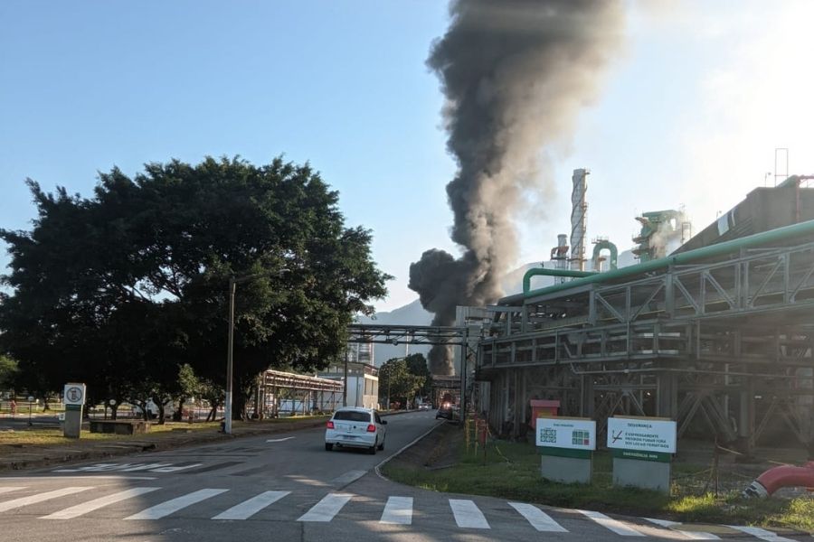 Incêndio atinge refinaria da Petrobras em Cubatão; vídeo