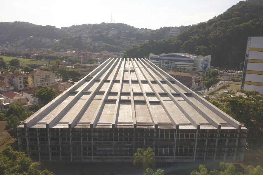 Cobertura do Teatro Municipal de Santos é restaurada e será entregue neste mês