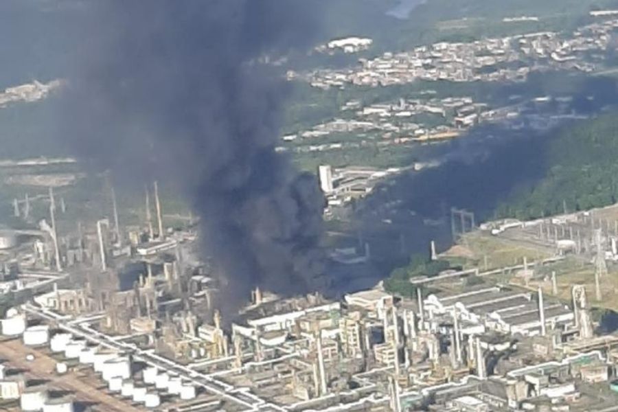 Incêndio atinge refinaria da Petrobras em Cubatão; vídeo