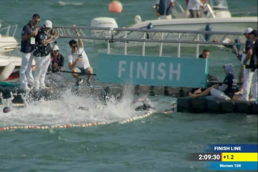 Ana Marcela Cunha fica em 1º lugar em etapa da Copa do Mundo de Águas Abertas em Portugal