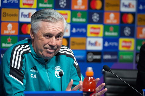 epa09908749 Real Madrid's head coach Carlo Ancelotti attends a press conference in Manchester, Britain, 25 April 2022. Real Madrid will face Manchester City in their UEFA Champions League semi final, first leg soccer match on 26 April 2022.  EPA/PETER POWELL