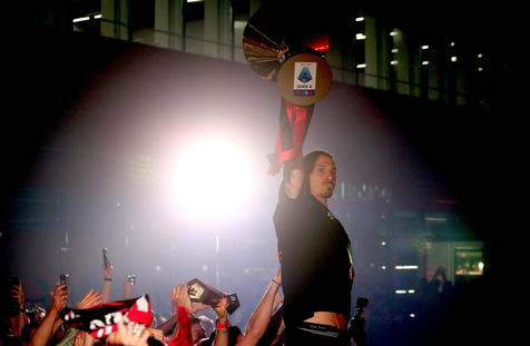 Lattaccante del Milan Zlatan Ibrahimovic   a Casa Milan per festeggiare con i propri tifosi la vittoria del campionato. Milano 22 Maggio 2022
ANSA / MATTEO BAZZI