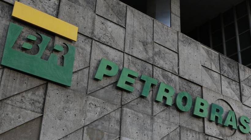 A Petrobras anunciou, nesta quarta-feira (15), corte de R$ 0,13 por litro no preço de venda da gasolina em suas refinarias.