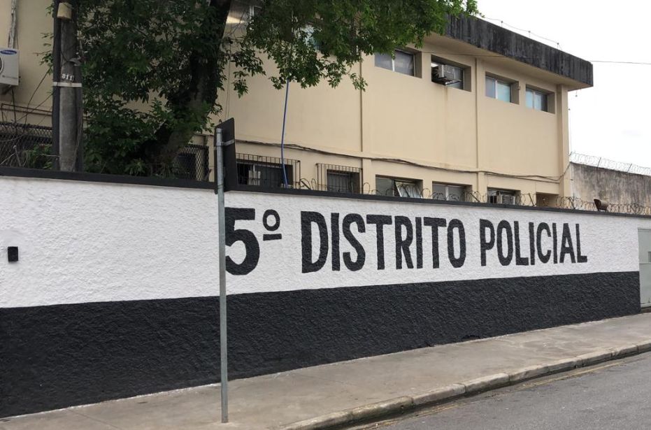 Rapaz é capturado com pistola 9 milímetros e 3.033 porções de várias de drogas em Santos