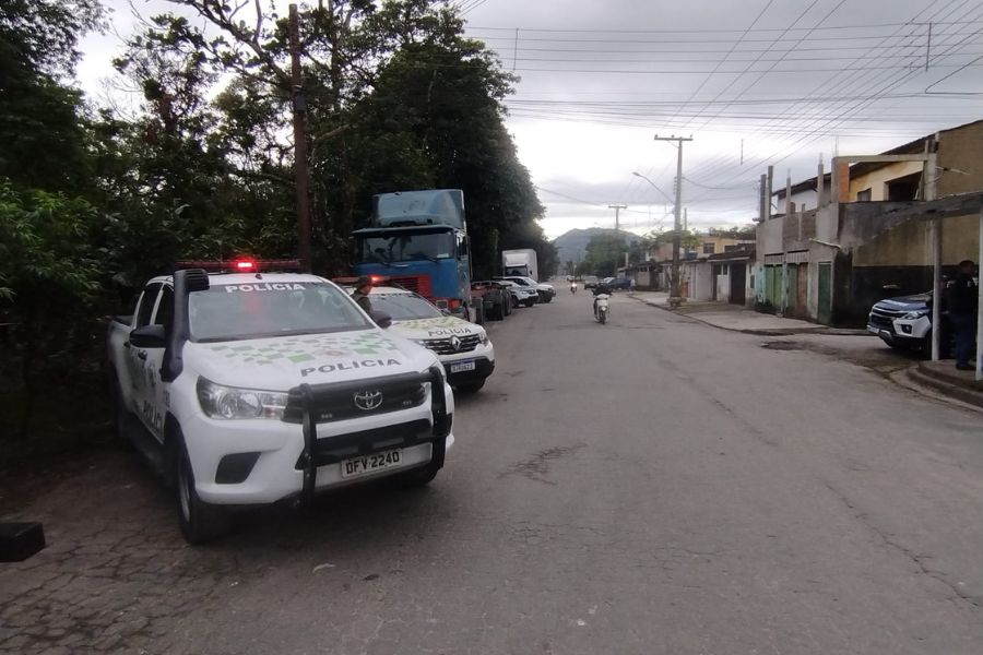 Construções irregulares em área de proteção ambiental são demolidas em Guarujá