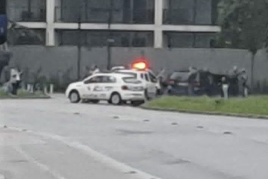 PM aborda vereador sorriso em Guarujá