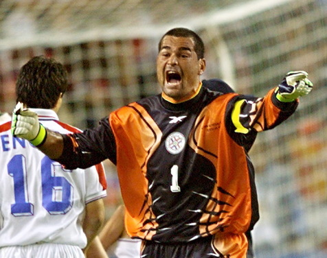 Paraguayan goalkeeper Jose Luis Chilavert jubilates 19 June after the 1998 Soccer World Cup Group D match between Spain and Paraguay. 
ANSA/PATRICK KOVARIK