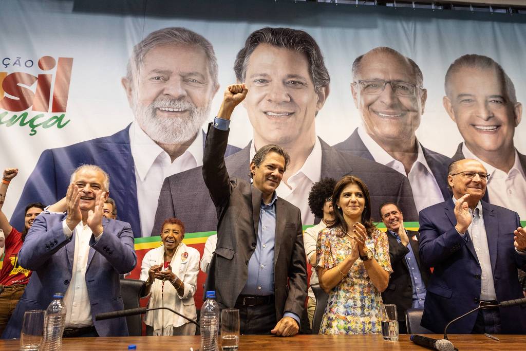 Haddad, com Márcio França e Alckmin, em evento na Alesp