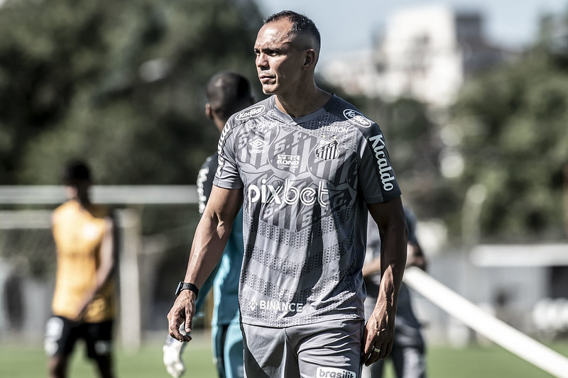 Santos negocia devolução de Jhojan Julio a LDU e estuda solução