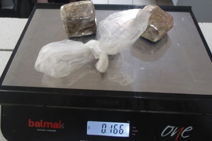 Criminosos arremessam eletrônicos e maconha para dentro de penitenciária de Mongaguá