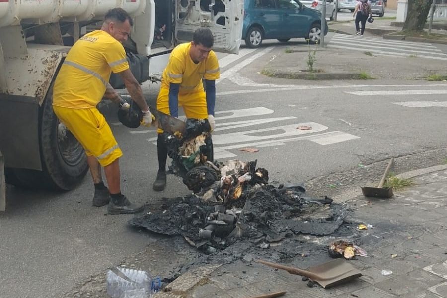 Vândalos já destruíram ou furtaram mais de 50 contentores de lixo neste ano em Santos
