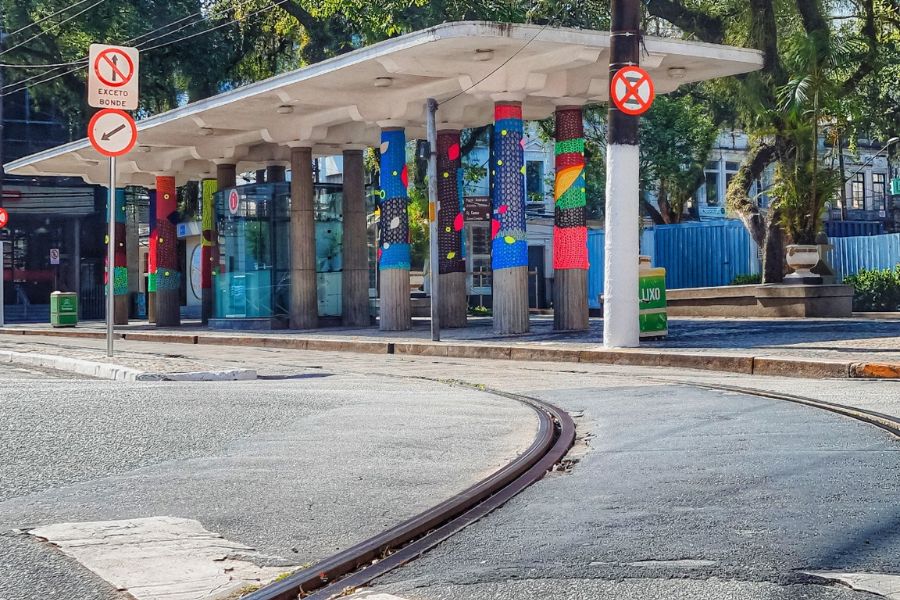 Artistas dão cores novas ao Centro de Santos durante conferência da Unesco