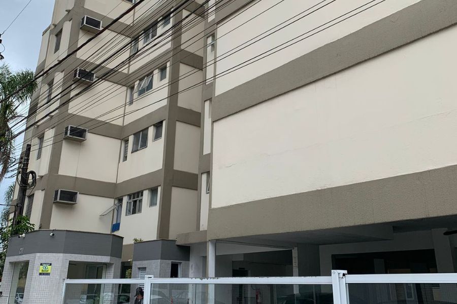 Quadrilha armada invade condomínio em Guarujá e rouba apartamentos; VÍDEO