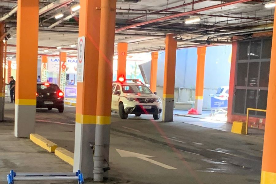 Homem é encontrado morto atrás de hipermercado em São Vicente