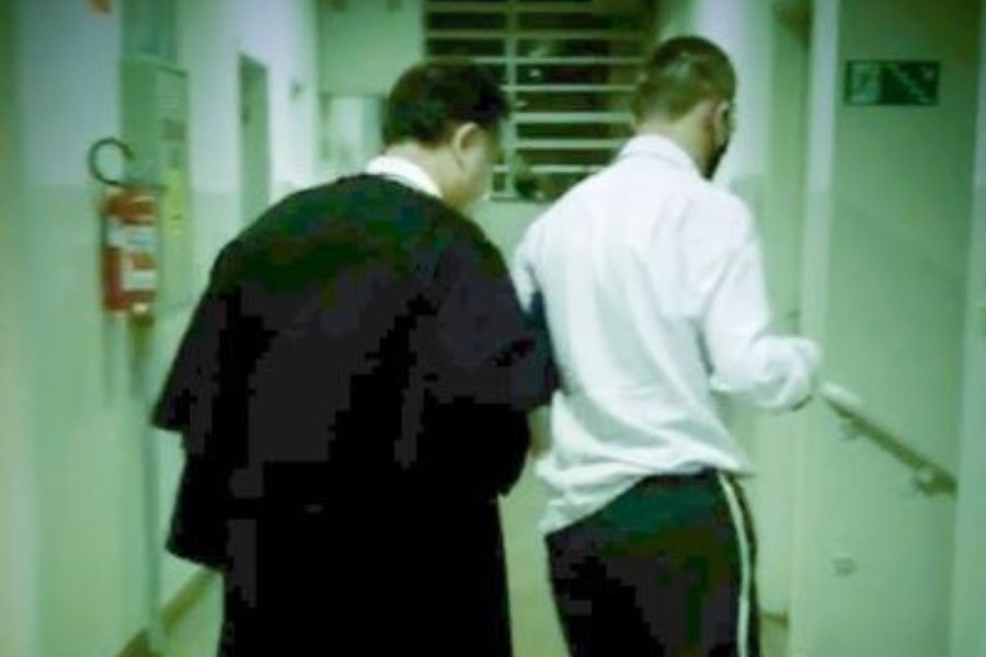 Júri absolve por clemência acusado de atirar na testa da ex-mulher