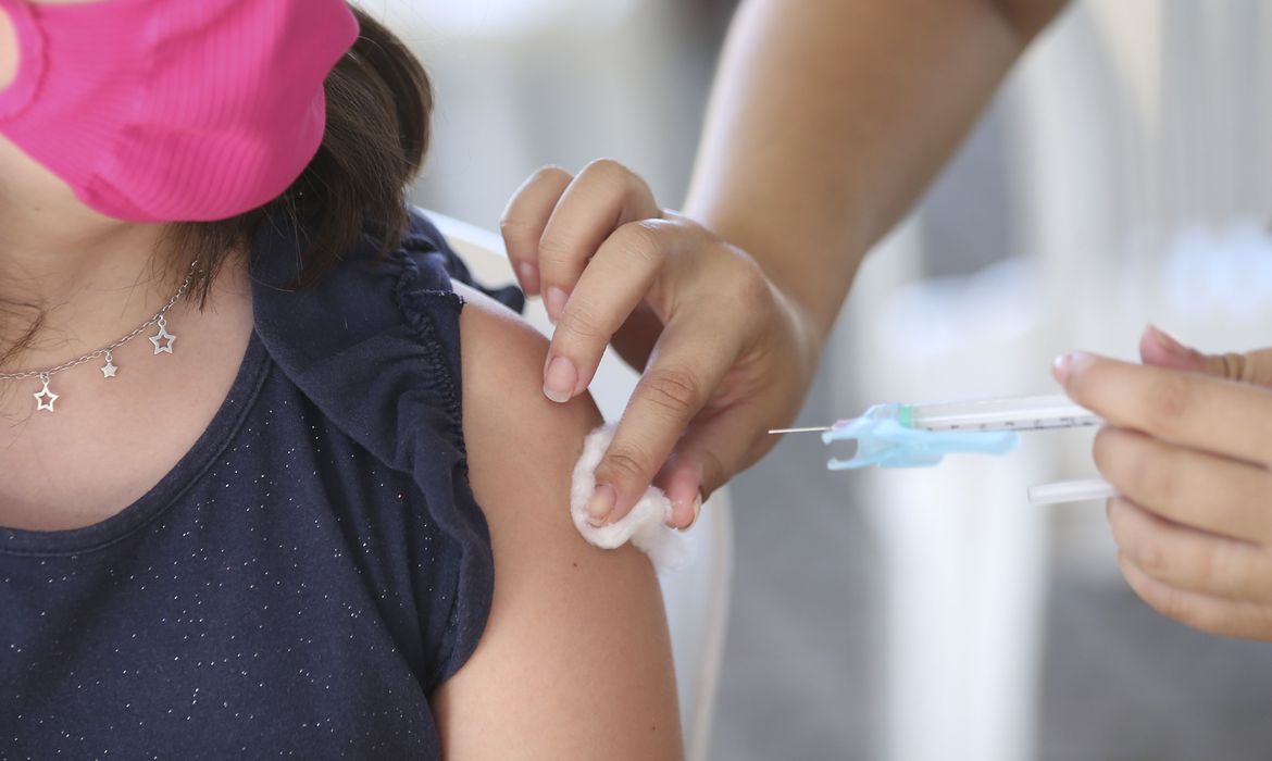 Vacinação da 4º dose segue para maiores de 40 anos. 