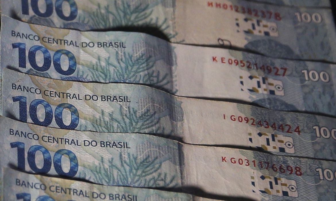 Beneficiários com NIS final 6 recebem hoje Auxílio Brasil
