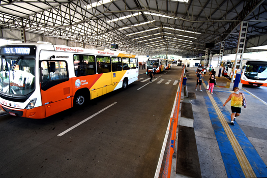 Praia Grande sanciona lei de combate à violência contra a mulher no transporte público