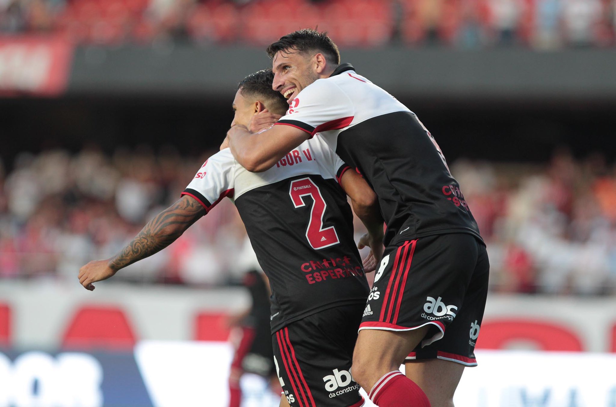 São Paulo domina Bragantino e volta a vencer no Brasileiro após 6 rodadas