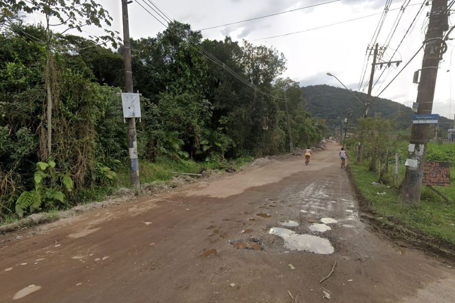 Corpo é encontrado dentro de mala em área de mangue em Guarujá