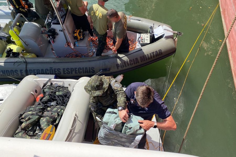 Mais de 141 quilos de cocaína são apreendidos em casco de navio no Porto