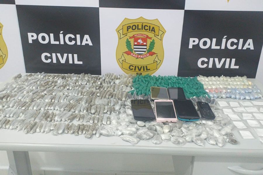 Três detentos do semiaberto são flagrados com drogas em ônibus de presídio