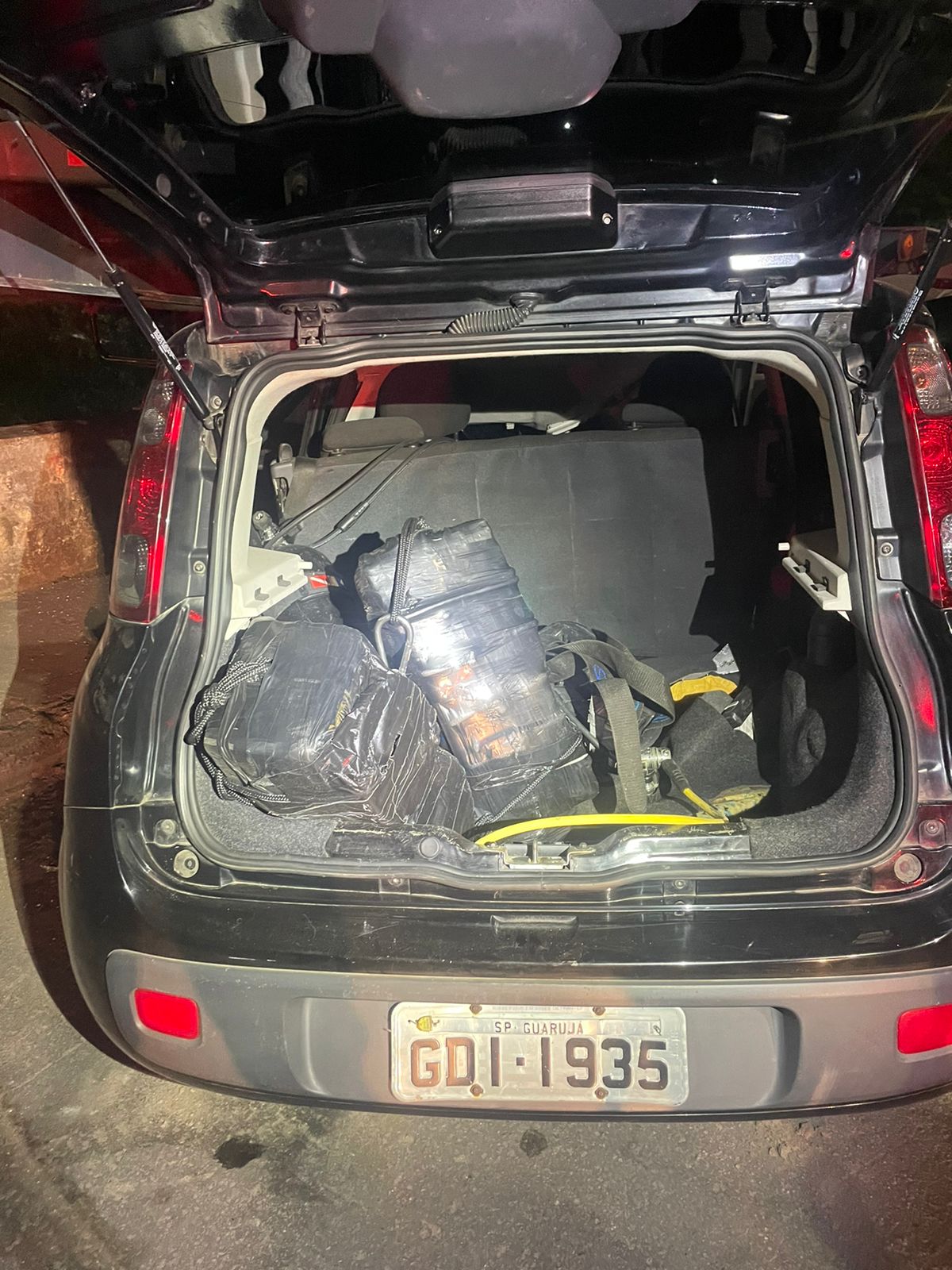 Cocaína que seria colocada em navio é apreendida em Guarujá