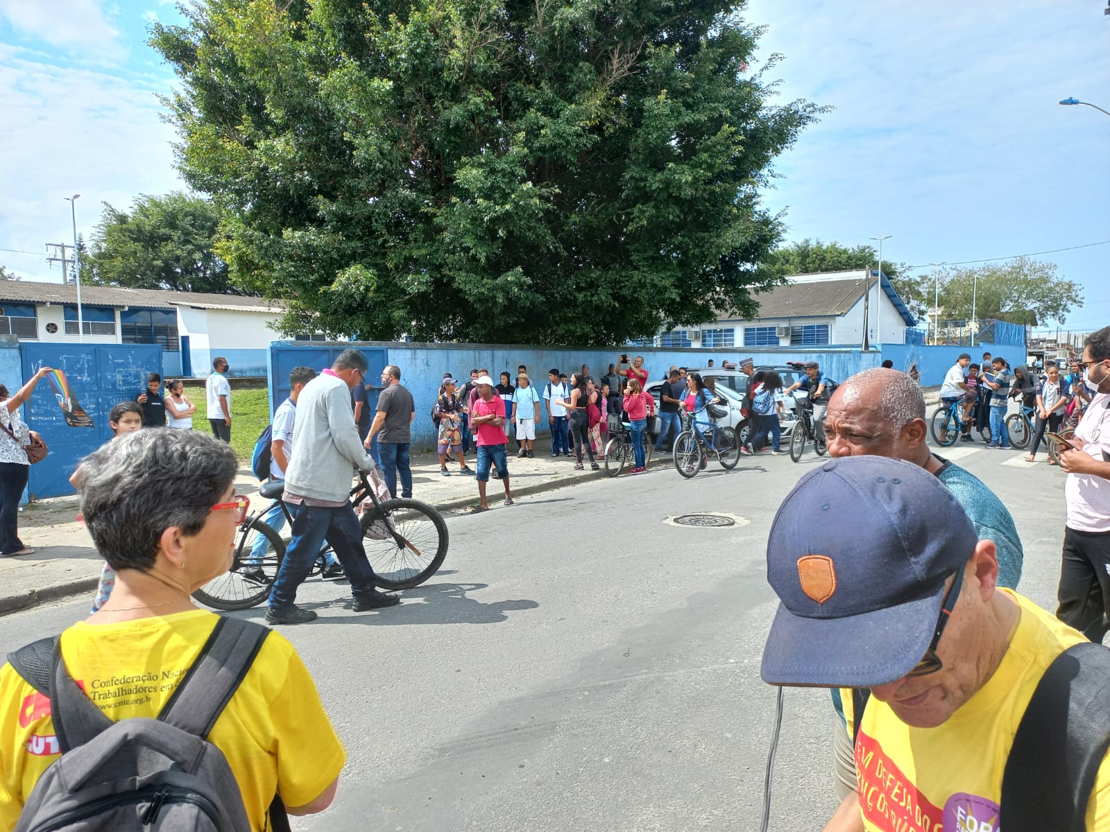 Professores fazem protesto por melhores condições de trabalho