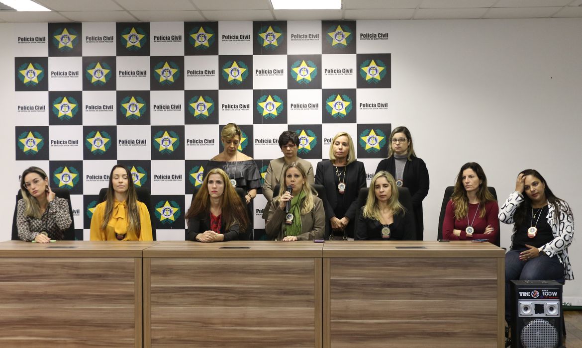 Gabriela Von Beauvais, diretora do Departamento-Geral de Polícia de Atendimento à Mulher (DGPAM) durante coletiva sobre o "Dia D" da Operação Stalking, de combate ao crime de perseguição e violência psicológica contra a mulher