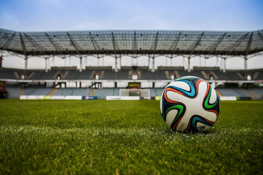 Shopping de Santos cria espaço para trocas de figurinhas do álbum da Copa do Mundo 