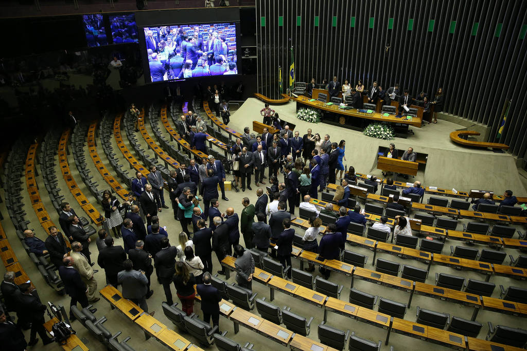 7 em 10 eleitores ainda não definiram voto para deputado, aponta Datafolha