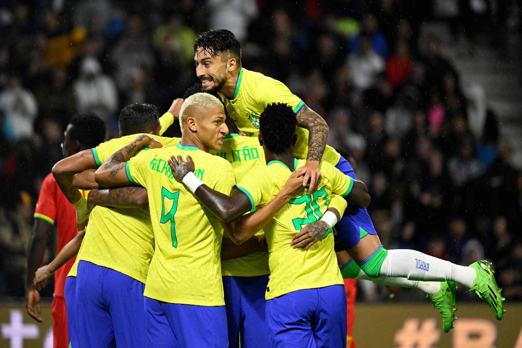 Brasil aumenta ofensividade e vence Gana em penúltimo amistoso antes da Copa