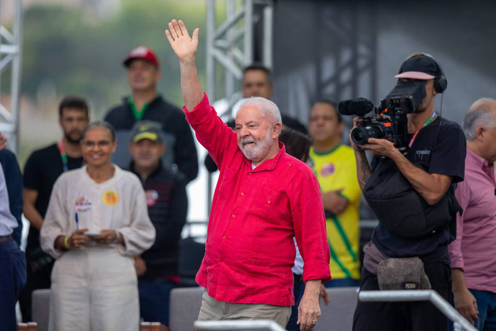 Lula prega contra abstenção e diz que nível de campanha de Bolsonaro irá baixar
