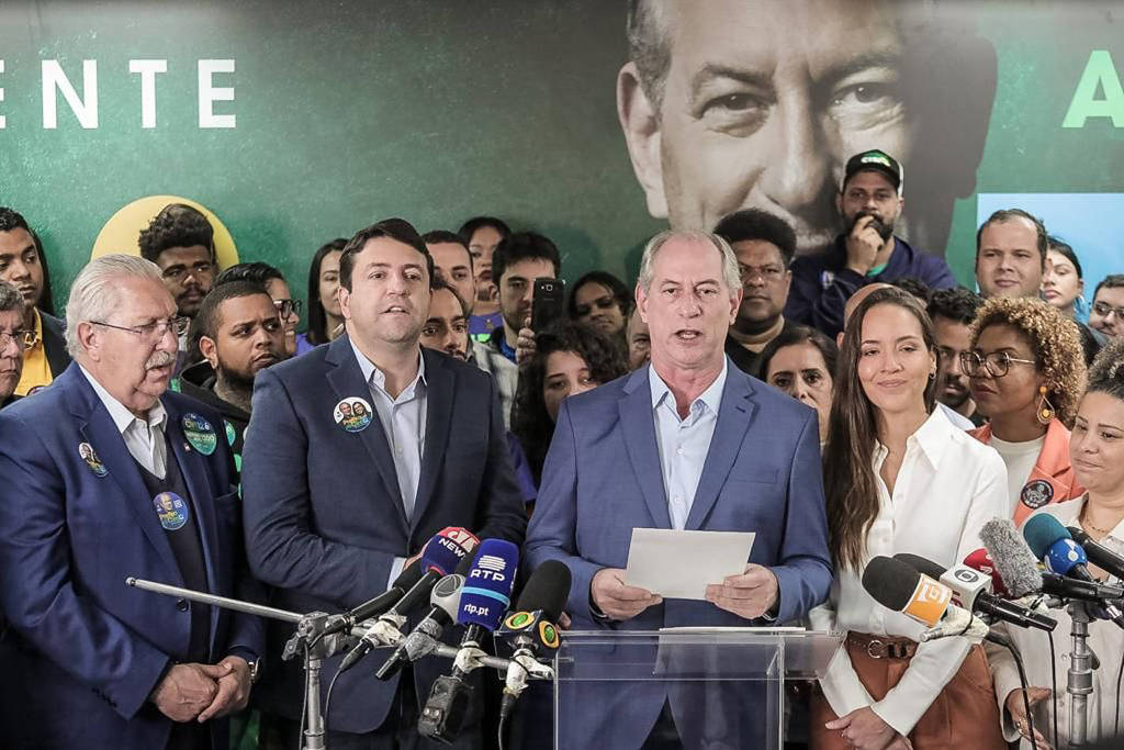 Ciro afirma que lulopetismo alucinou, diz sofrer ameaça e que fascismo está ganhando eleição