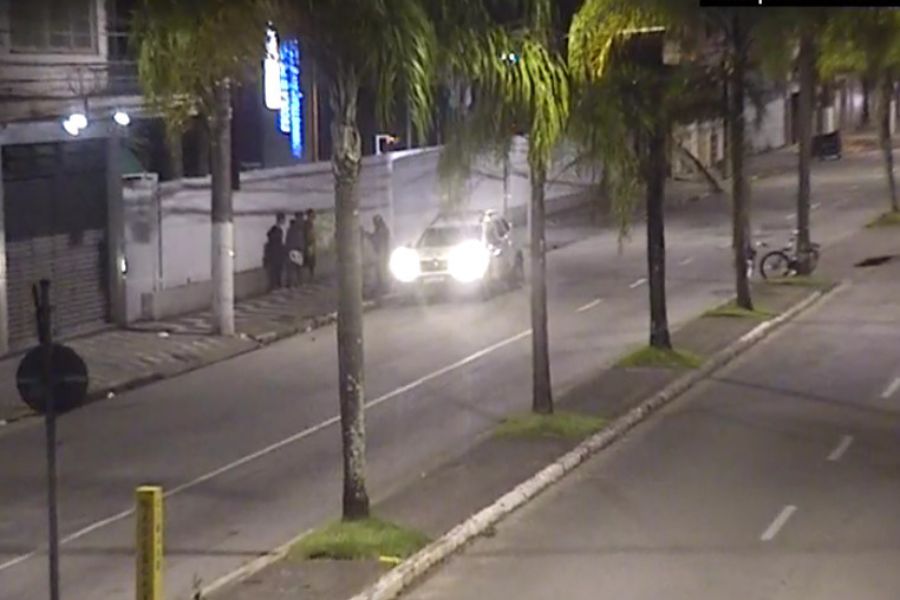 Grupo é detido por roubar celular de casal no Centro de Santos