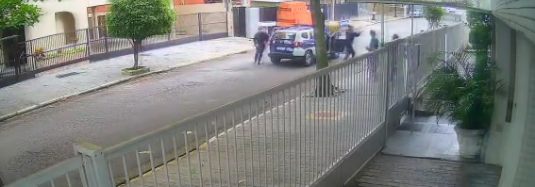 GCM de Guarujá evita roubo à mão armada na Enseada; vídeo