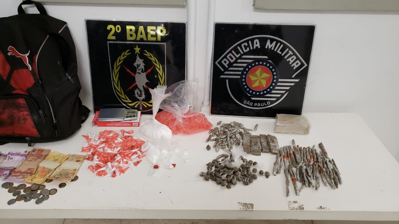 Operação do Baep apreende dois suspeitos e drogas em Santos e São Vicente 