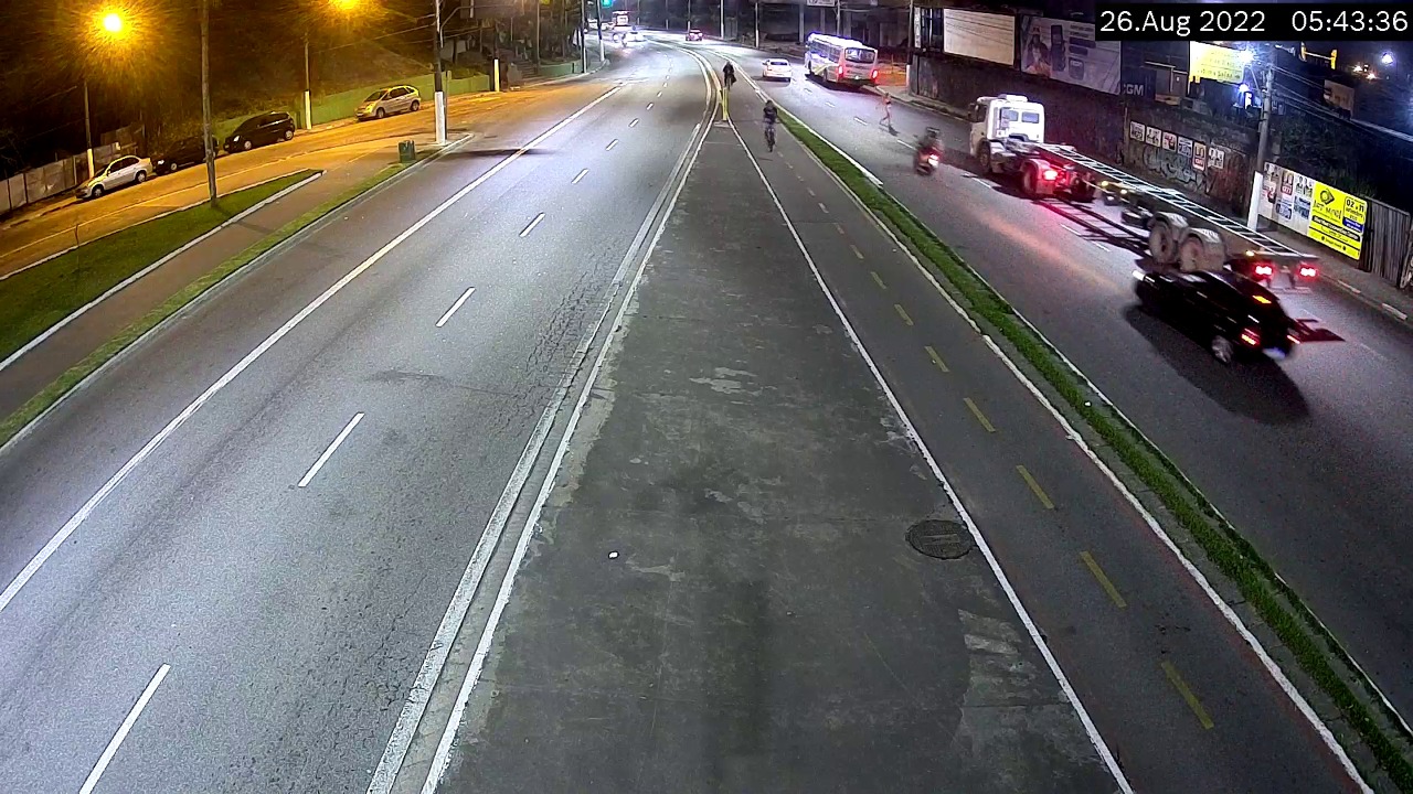 Caminhoneiro que atropelou e matou uma mulher é indiciado; vídeo