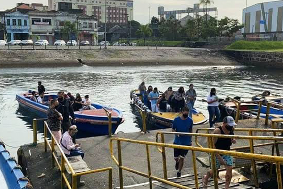 Populares confundem passageiro da catraia com envolvido em homicídio e travessia fica tumultuada 