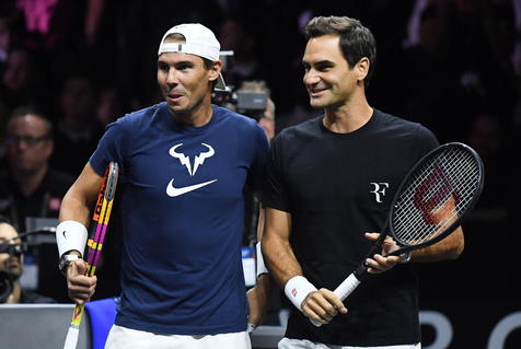 epa10199067 Spanish player Rafael Nadal (L) and Swiss player Roger Federer during a practice session of team Europe in London, Britain, 22 September 2022, ahead of the Laver Cup tennis tournament starting on 23 September.  EPA/ANDY RAIN